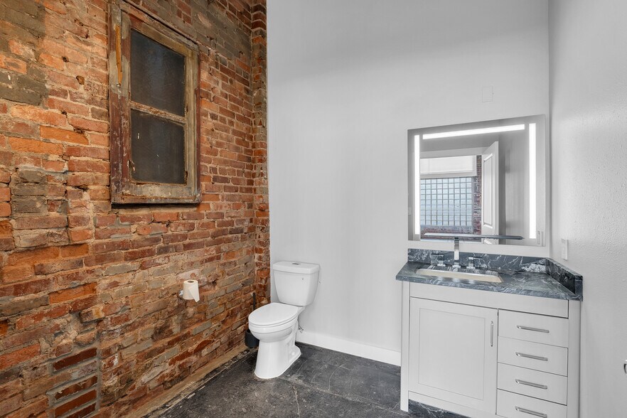 More Photos Of 815 E 3rd St, Tulsa Storefront Retail Office For Lease