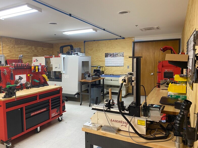 More Photos Of 616 Henrietta Creek Rd, Roanoke Light Distribution For Lease