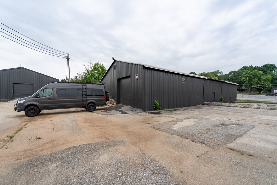 More Photos Of 1801 Rutherford Rd, Greenville Light Manufacturing For Lease