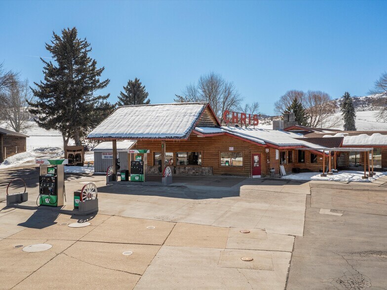 More Photos Of 900 S Highway 39, Huntsville Restaurant For Sale