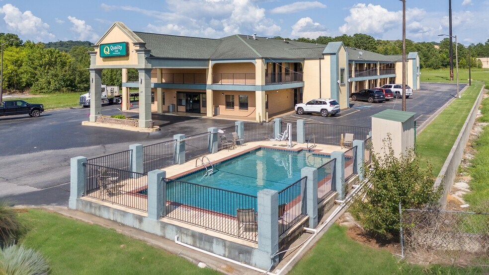 More Photos Of 107 Princeton Blvd, Adairsville Hotel For Sale