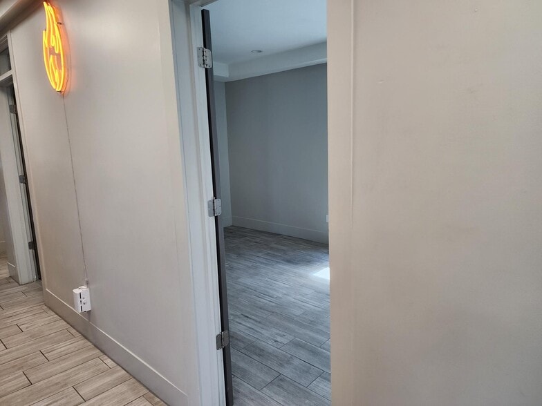 More Photos Of 1236 Dr Martin Luther King Jr St N, Saint Petersburg Office For Lease