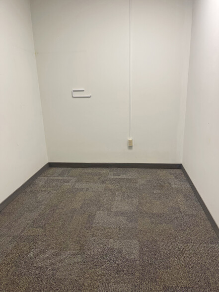 More Photos Of 102-122 Railway Ln, Hagerstown General Retail For Lease