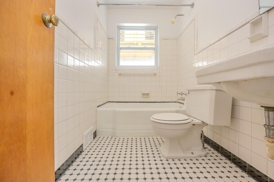 More Photos Of 2101 Pine Ave, Niagara Falls Storefront Retail Residential For Sale