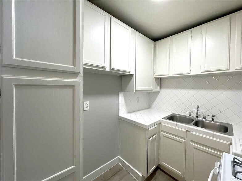 More Photos Of 13717 Chadron Ave, Hawthorne Apartments For Sale