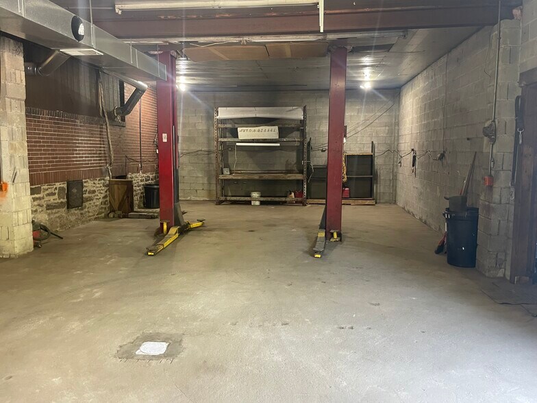 More Photos Of 423 Wilpen Rd, Ligonier Auto Repair For Sale