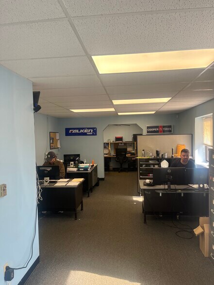 More Photos Of 386 Hill St, Biddeford Warehouse For Sale