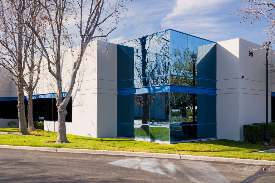 More Photos Of 94 W Cochran St, Simi Valley Research And Development For Sale