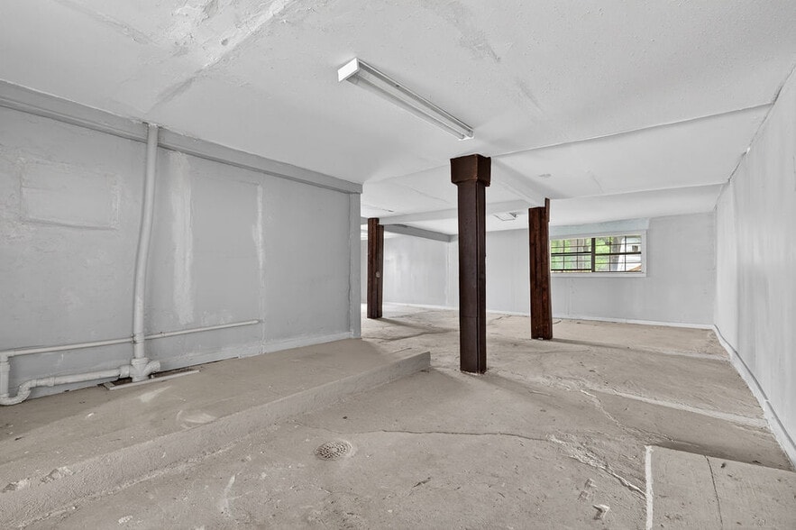 More Photos Of 905 Ruiz St, San Antonio Storefront For Sale