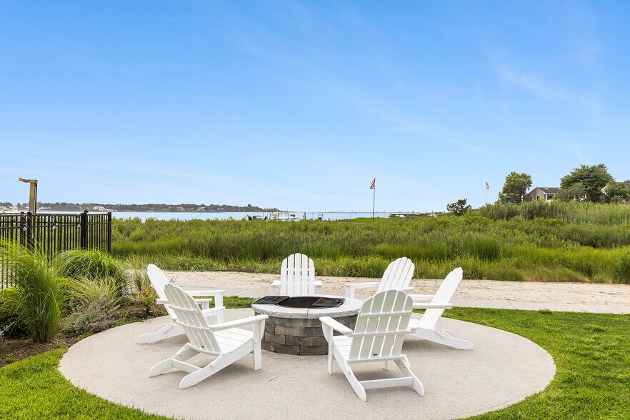 More Photos Of 53 W Tiana Rd, Hampton Bays Hotel For Sale