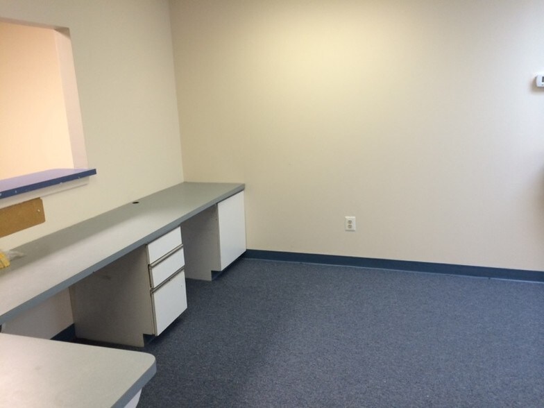 More Photos Of 215 E Laurel Rd, Stratford Office For Sale