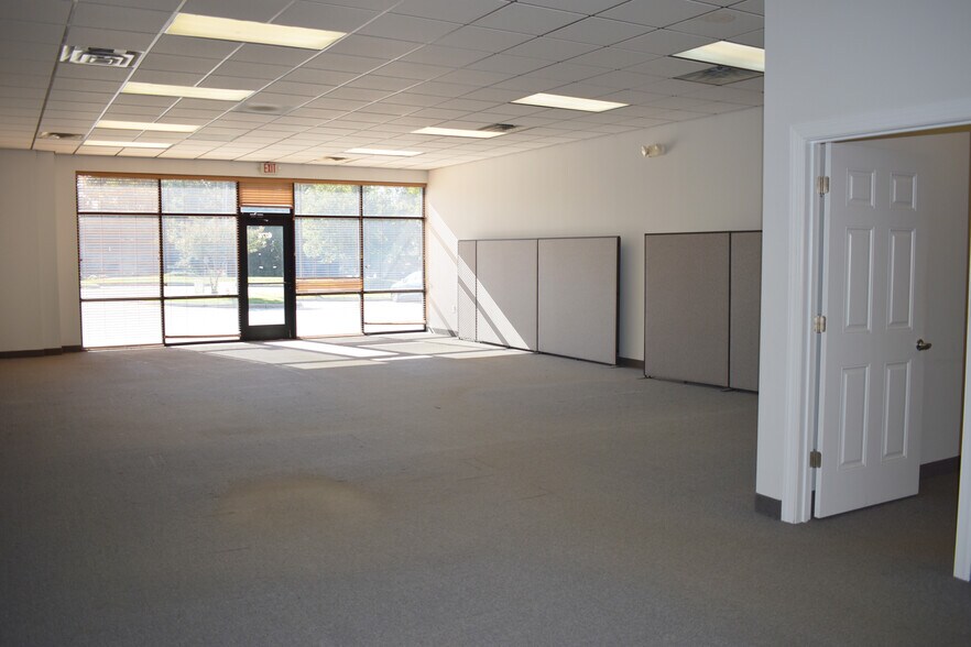 More Photos Of 6770-6782 River Center Dr, Clemmons Freestanding For Lease
