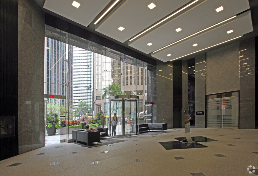 More Photos Of 145 King St W, Toronto Office For Lease
