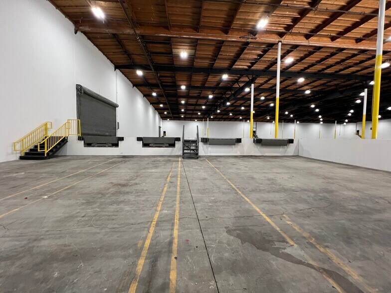 More Photos Of 13207 Bradley Ave, Sylmar Distribution For Lease