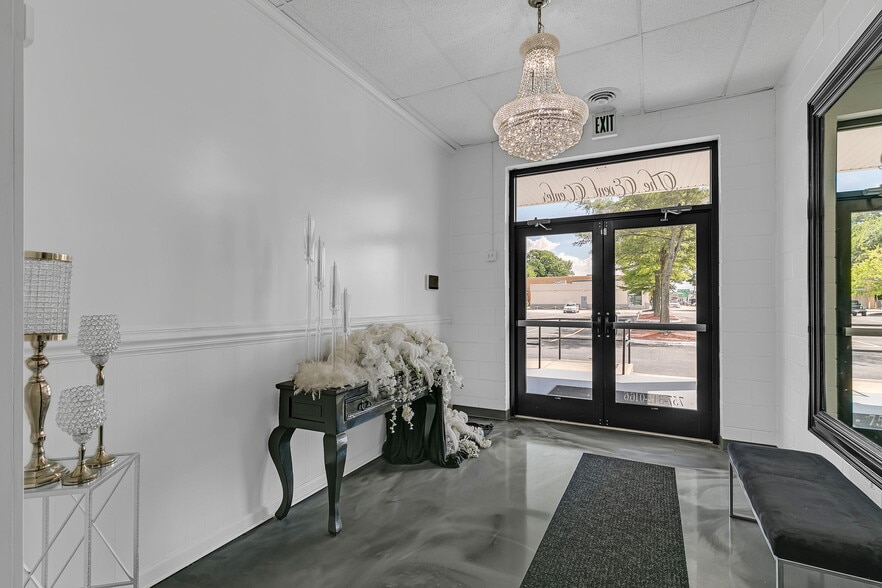 More Photos Of 227 E Mercury Blvd, Hampton General Retail For Sale