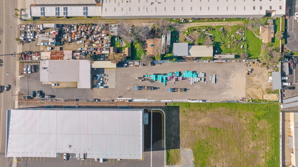 More Photos Of 1746 E Mineral King Ave, Visalia Warehouse For Lease