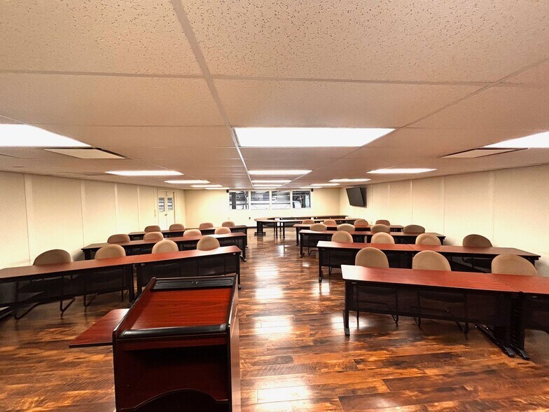 More Photos Of 42 Capital Ave, Lisbon Distribution For Lease