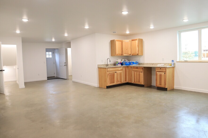 More Photos Of 2371 Dewitt Dr, North Pole Warehouse For Sale