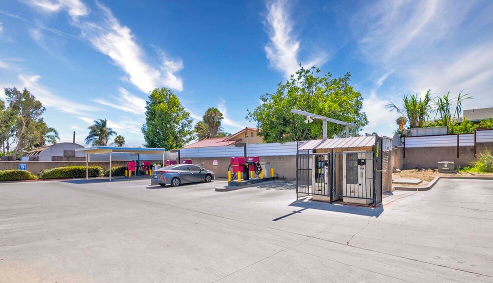 More Photos Of 1352 N Santa Fe Ave, Vista Carwash For Sale