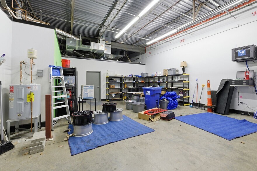 More Photos Of 142 S Cardigan Way, Mooresville Flex For Lease