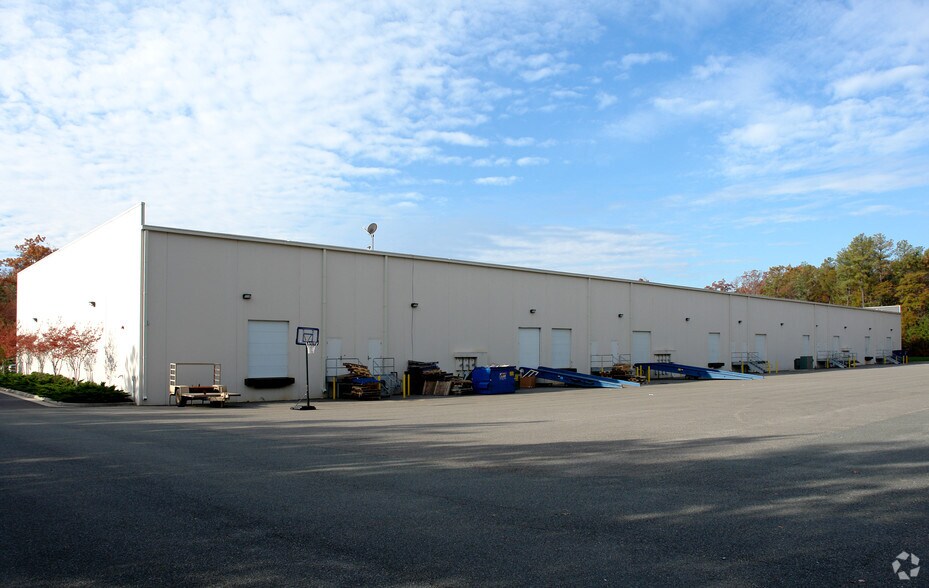 More Photos Of 319 Business Ln, Ashland Light Distribution For Lease