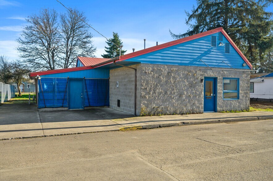 More Photos Of 212 NE D St, Willamina Food Processing For Sale