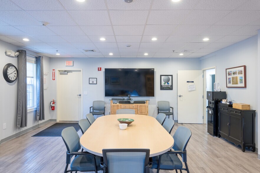 More Photos Of 400 Massasoit Ave, East Providence Medical For Lease