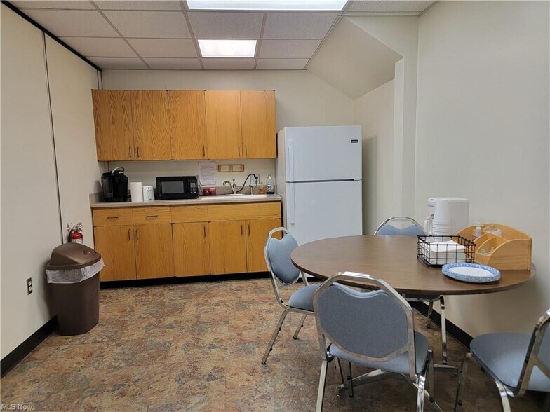 More Photos Of 9711 E Pike Rd, Cambridge Office For Lease