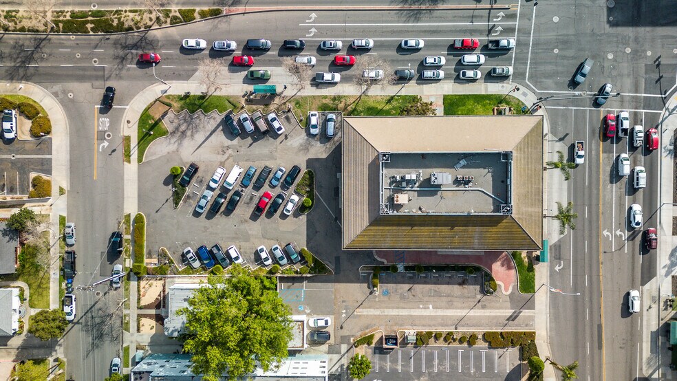 More Photos Of 1701 N Main St, Santa Ana Office For Sale
