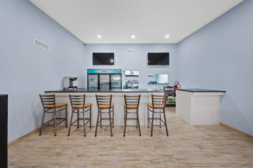 More Photos Of 4159 Highway 6, Clifton Showroom For Sale