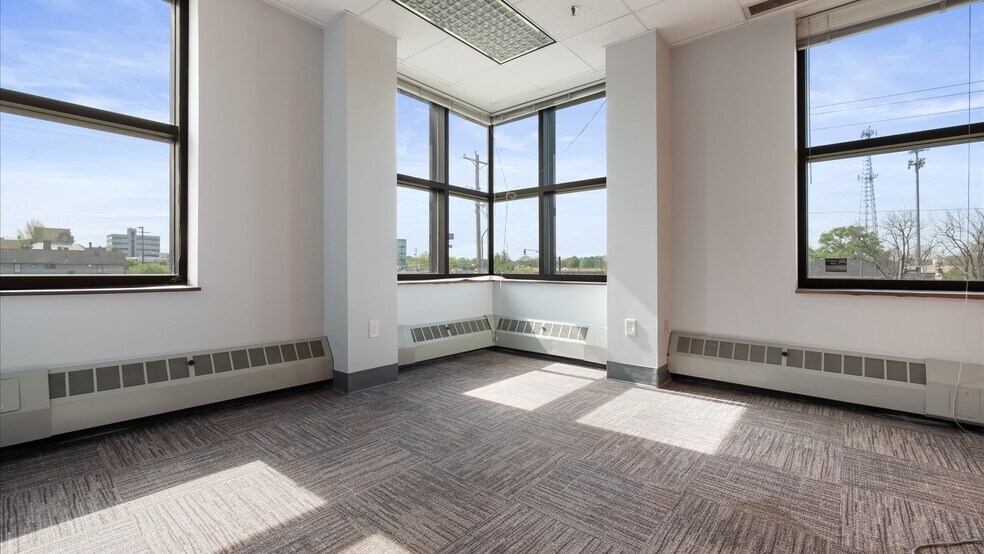 More Photos Of 22 N 1st St, Newark Light Distribution For Lease
