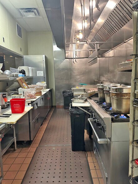 More Photos Of 25853 5 Mile Rd, Redford Township Freestanding For Sale