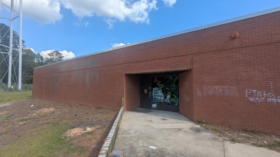 More Photos Of 711 N Chapin Rd, Aberdeen Flex For Sale