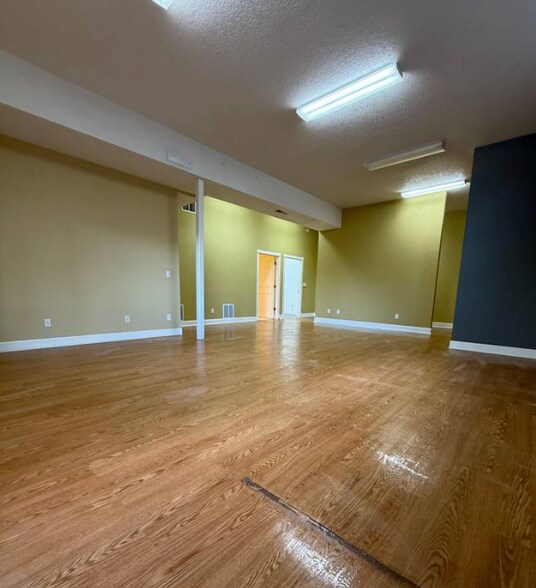 More Photos Of 303 E Historic Columbia River Hwy, Troutdale Flex For Lease
