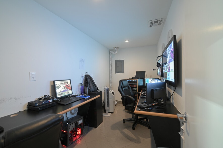 More Photos Of 7770 NW 46th St, Doral Warehouse For Sale