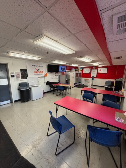 More Photos Of 123 American Ave, Lansing Warehouse For Sale
