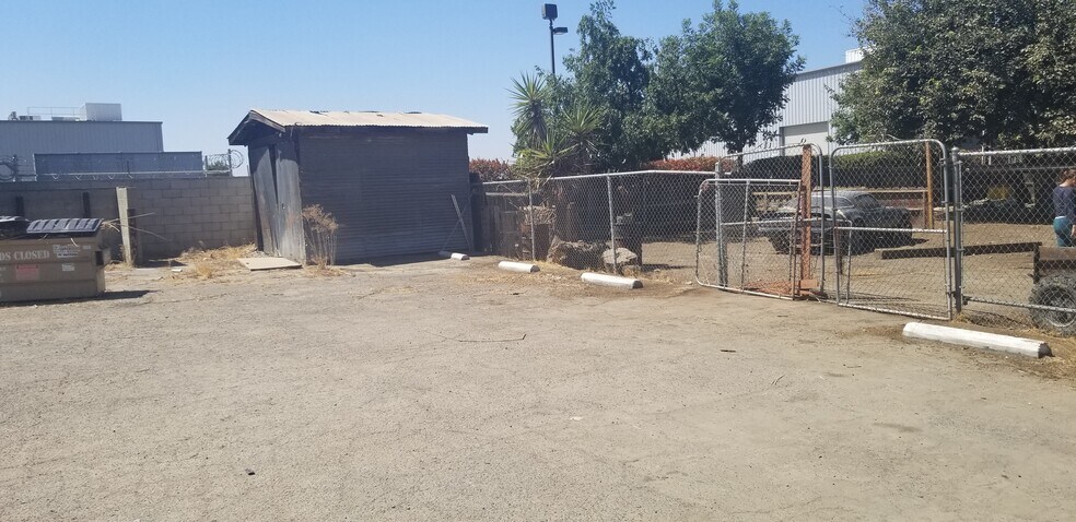 More Photos Of 2435 S K St, Tulare Bar For Sale