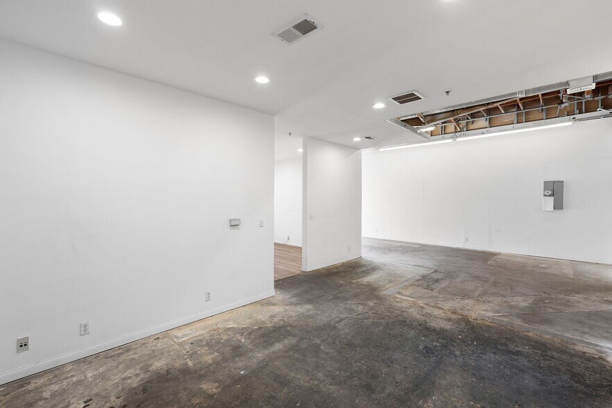 More Photos Of 127-129 S 8th Ave, La Puente Warehouse For Sale