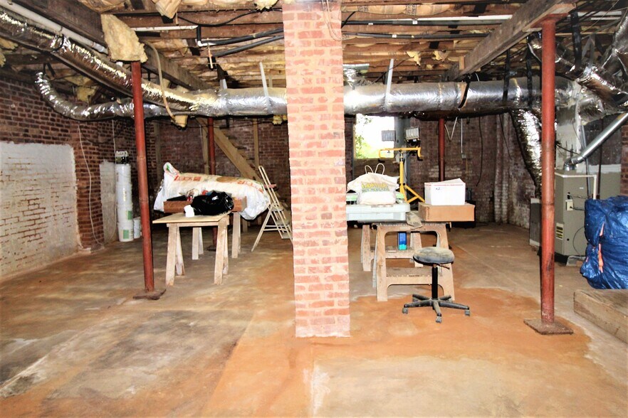 More Photos Of 304 S Cherokee Rd, Social Circle Flex For Sale