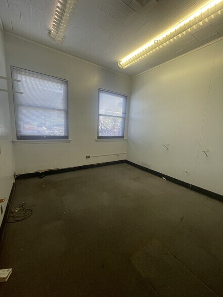 More Photos Of 317 S Broadway, Yonkers Office For Sale
