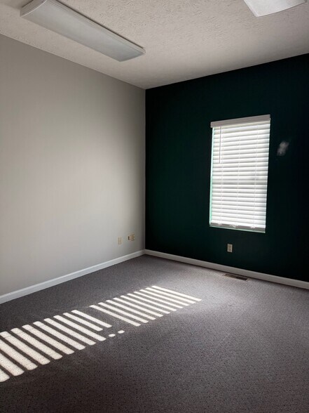 More Photos Of 1915 Everett St, Lafayette Office For Sale