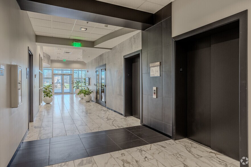 More Photos Of 579 Executive Campus Dr, Westerville Office For Lease