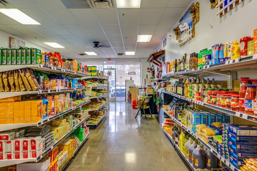 More Photos Of 21043 N Cave Creek Rd, Phoenix Storefront For Sale