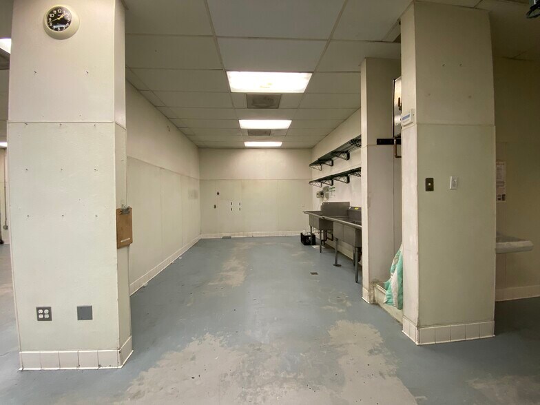 More Photos Of 5200 W Washington Blvd, Los Angeles Flex For Lease