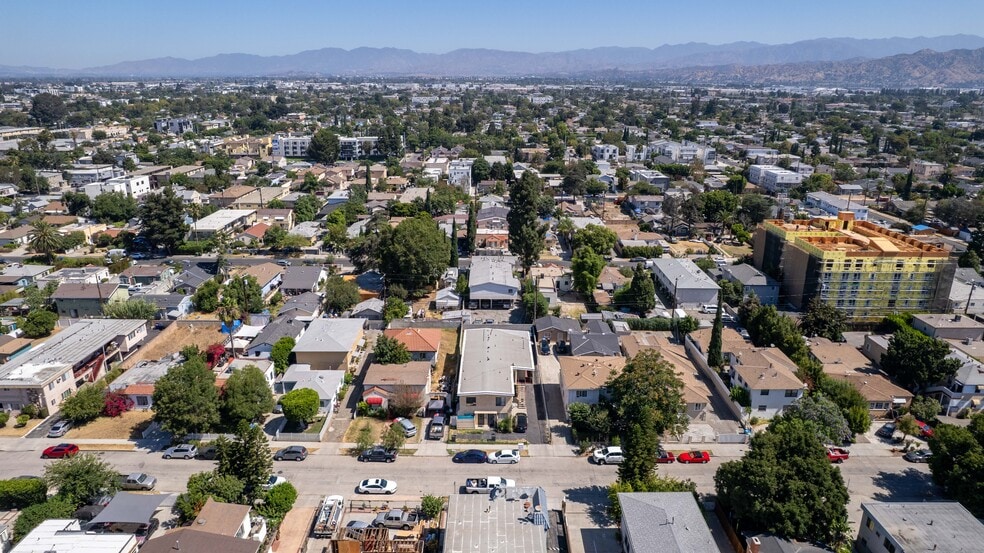 More Photos Of 11249 Emelita St, North Hollywood Apartments For Sale