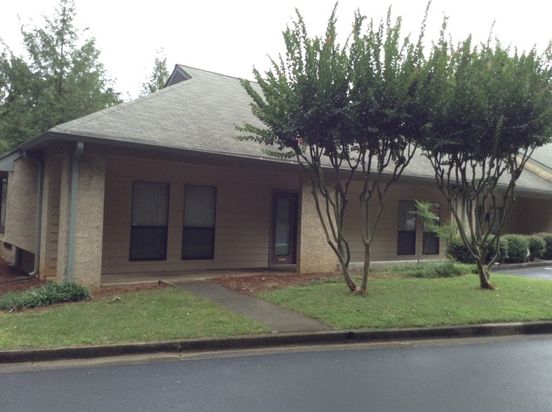 More Photos Of 875 Old Roswell Rd, Roswell Office For Sale