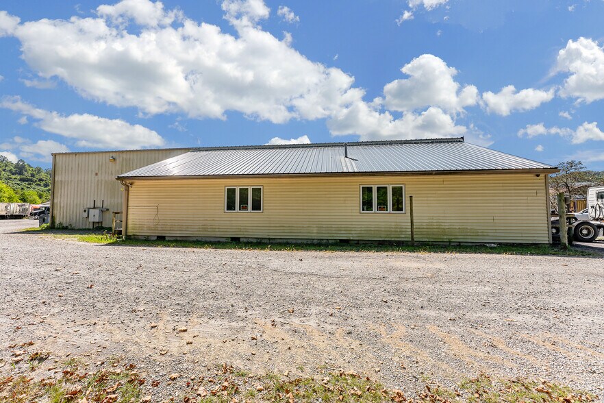 More Photos Of 148 Roush Cir, Fairmont Industrial For Lease