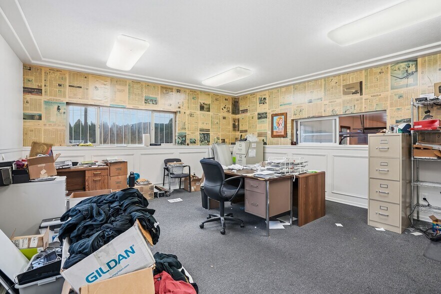 More Photos Of 4110 S Bowdish Rd, Spokane Light Distribution For Lease