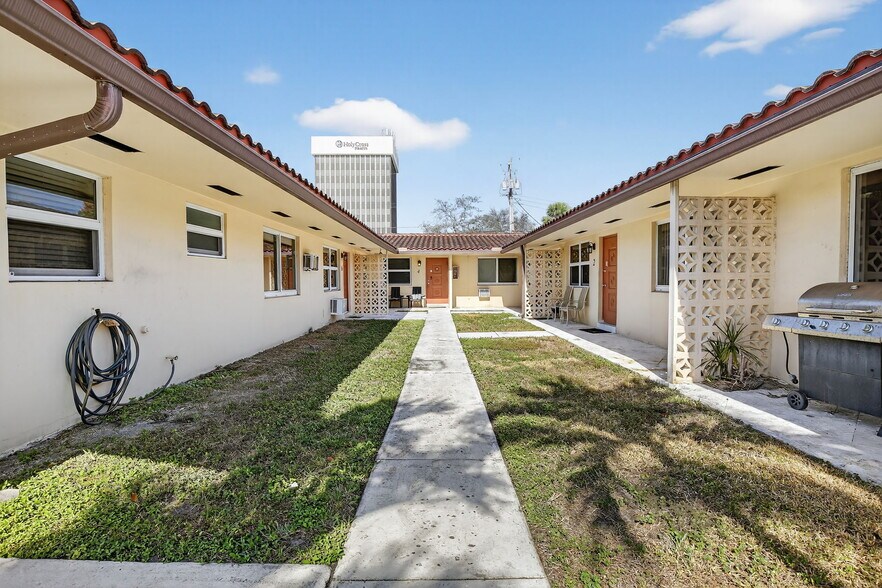 More Photos Of 4825 NE 23rd Ave, Fort Lauderdale Apartments For Sale