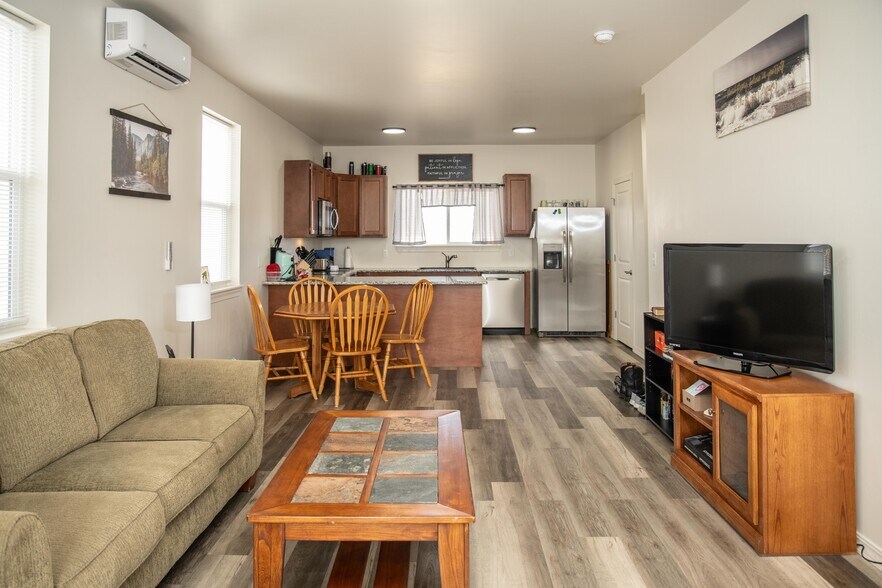 More Photos Of 708-724 Cedar Creek Ave, Montrose Apartments For Sale